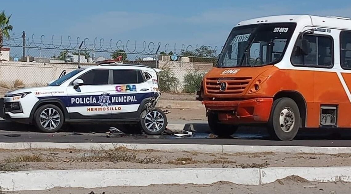 Registran choque entre patrulla eléctrica y transporte urbano en bulevar Quiroga: Hermosillo