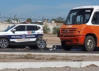Registran choque entre patrulla eléctrica y transporte urbano en bulevar Quiroga: Hermosillo