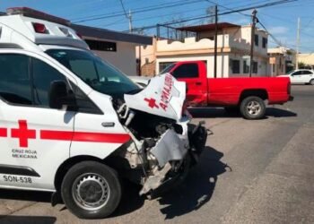 Choca ambulancia de Cruz Roja cuando acudía a atender un reporte
