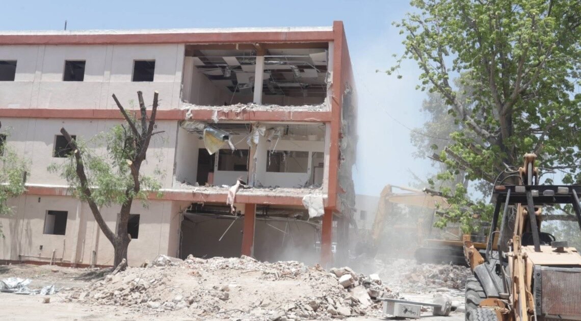Universidad de Sonora demuele edificio de Ingeniería Civil y Minas