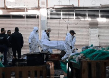 Provocan incendio en Central de Abastos y matan a 8 personas