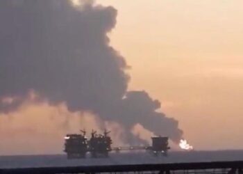 Se incendia plataforma de Pemex en Cantarell