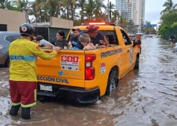 “Beatriz” deja un muerto, cortes de energía e inundaciones en Mazatlán