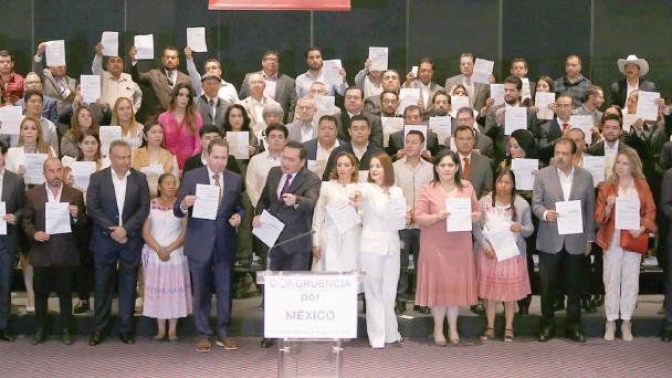 Renuncian cuatro senadores al PRI; cran Movimiento “Congruencia por México” Renuncian cuatro senadores al PRI; cran Movimiento “Congruencia por México”