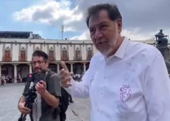 ‘Corcholatas’ arriban al Zócalo para el AMLO Fest 2023