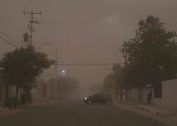 Fuerte tormenta de polvo nubla gran parte de Hermosillo y hace sentir que las lluvias se acercan