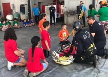 Cerca de 150 menores participan en el campamento “Bombero eres tú”