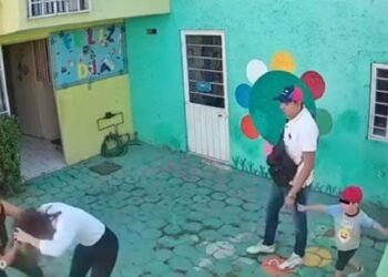 Padre que encañonó a maestra es investigado por tentativa de homicidio