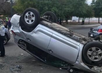 Aparatoso choque deja cuantiosos daños materiales en el sector Centro