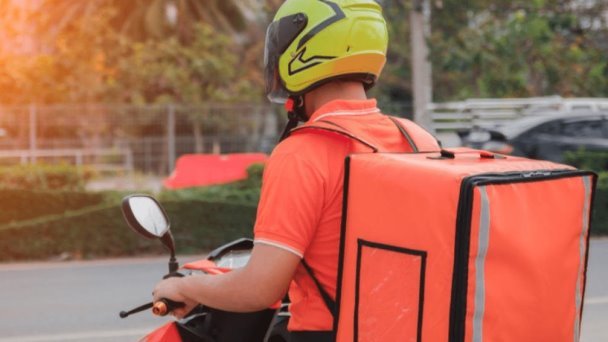 Repartidores de aplicación reducen su jornada para evitar el calor Repartidores de aplicación reducen su jornada para evitar el calor