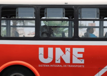 Compensan con suero y 100 pesos a choferes de camión sin aire acondicionado