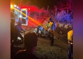 Explota vehículo de la Fiscalía de Jalisco; hay al menos 3 policías muertos