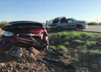 Estadounidenses se accidentan en carretera Hermosillo-Guaymas