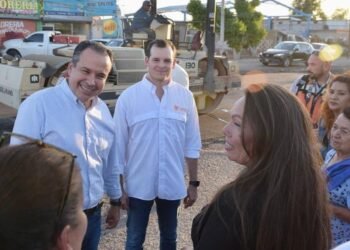 Hermosillo: Supervisan residentes recarpeteo de bulevar junto con el alcalde