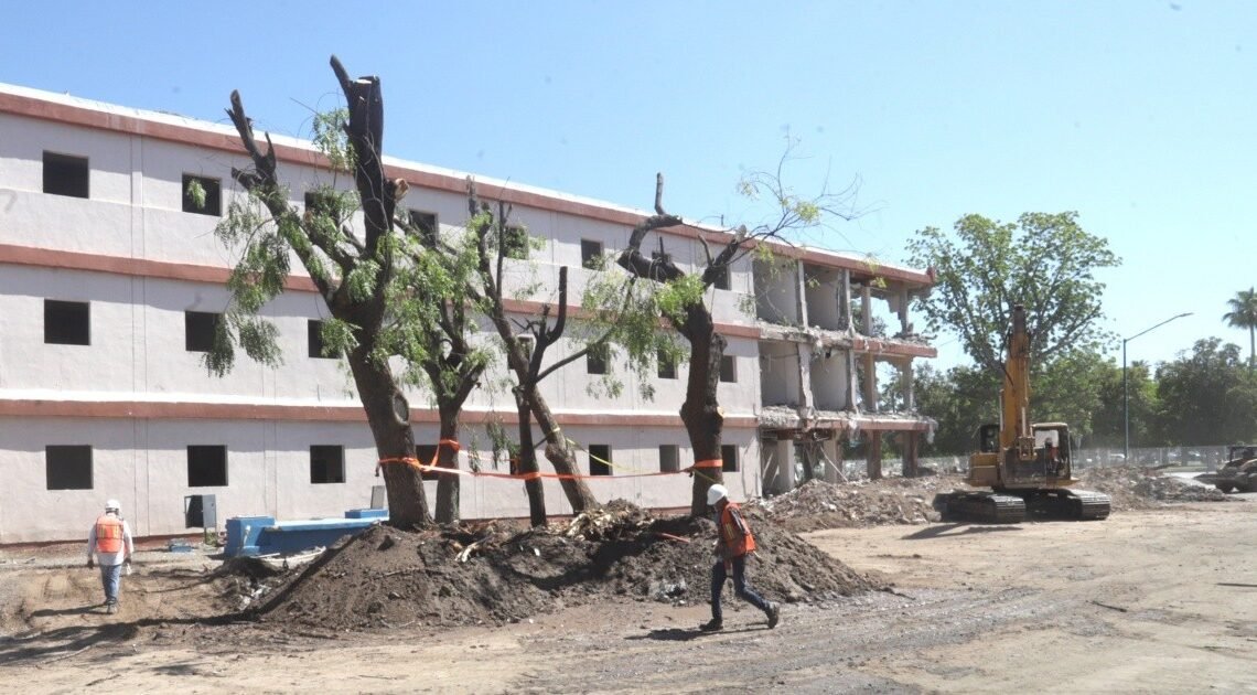 Hermosillo: Demuelen edificio de ingeniería de la Unison por fallas estructurales