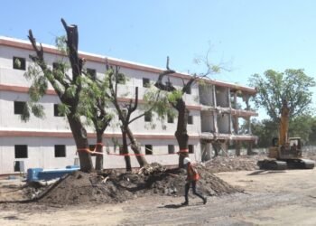 Hermosillo: Demuelen edificio de ingeniería de la Unison por fallas estructurales