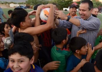 Entrega alcalde de Hermosillo rehabilitación de parques