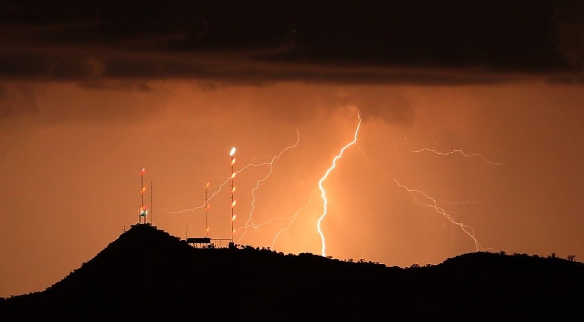 Sí es común que caigan rayos en la Ciudad, coinciden Conagua y Bomberos de Hermosillo Sí es común que caigan rayos en la Ciudad, coinciden Conagua y Bomberos de Hermosillo