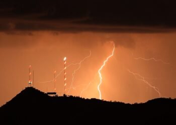 Sí es común que caigan rayos en la Ciudad, coinciden Conagua y Bomberos de Hermosillo