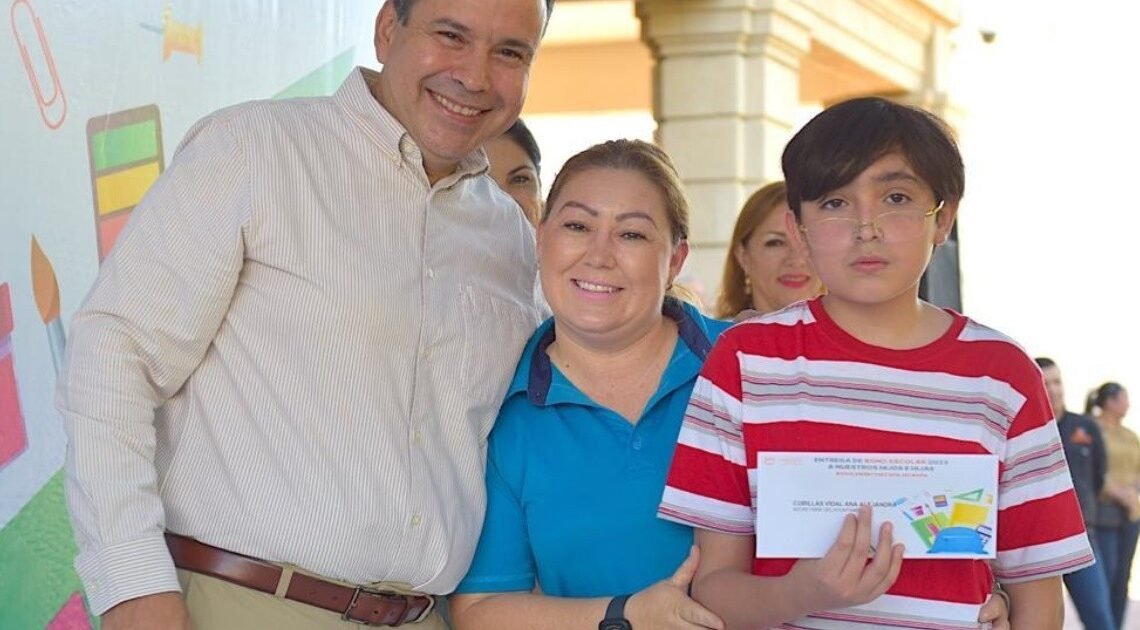 Entrega alcalde de Hermosillo bono escolar a hijos de personal sindicalizado