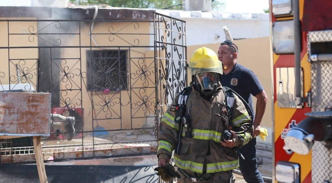 Hermosillo: Cortocircuito en minisplit inicia incendio en casa; niño pone a salvo a su hermanito