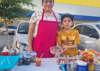 VIDEO | Hermosillo: Jhosep lucha contra el cáncer con sus donitas “espaciales” ¡Vámos a apoyarlo!