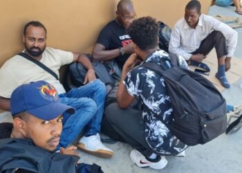 Migrantes africanos quedan varados en Hermosillo tras restricciones en venta de pasajes al Norte para extranjeros