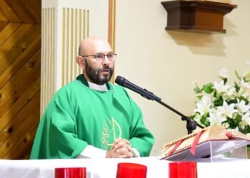 Responde el padre Pepe al llamado de Dios en Roma