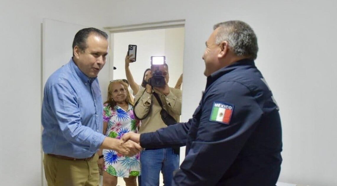 Entrega alcalde de Hermosillo Centro de Respuesta Inmediata en la colonia El Apache Entrega alcalde de Hermosillo Centro de Respuesta Inmediata en la colonia El Apache