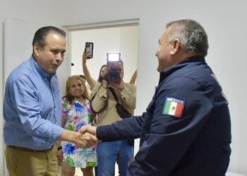Entrega alcalde de Hermosillo Centro de Respuesta Inmediata en la colonia El Apache