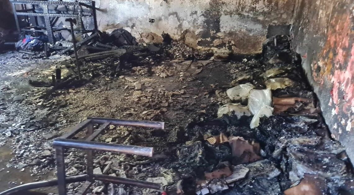 Vecinos rescatan a familia atrapada en incendio en la colonia Altares 2 Vecinos rescatan a familia atrapada en incendio en la colonia Altares 2