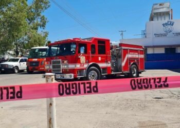 Hermosillo: Evacuan a trabajadores y clientela de hieleria por fuga de amoniaco