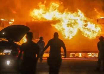 “Devora” fuego oficinas móviles en el Parque Industrial