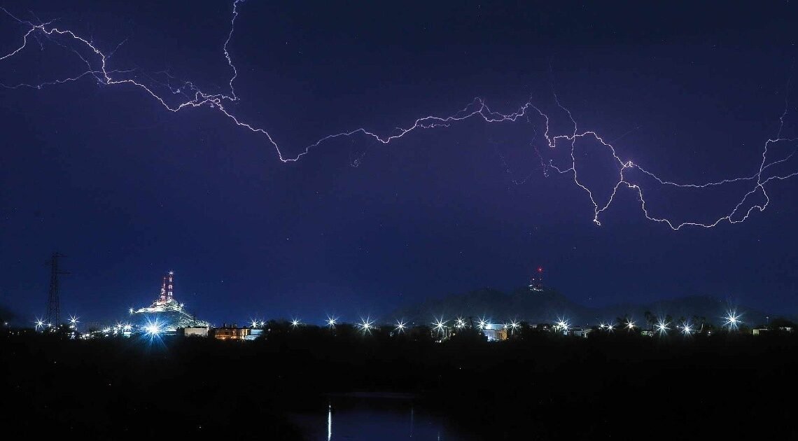 Múltiples incidentes en Hermosillo tras los fuertes vientos y lluvias de anoche Múltiples incidentes en Hermosillo tras los fuertes vientos y lluvias de anoche