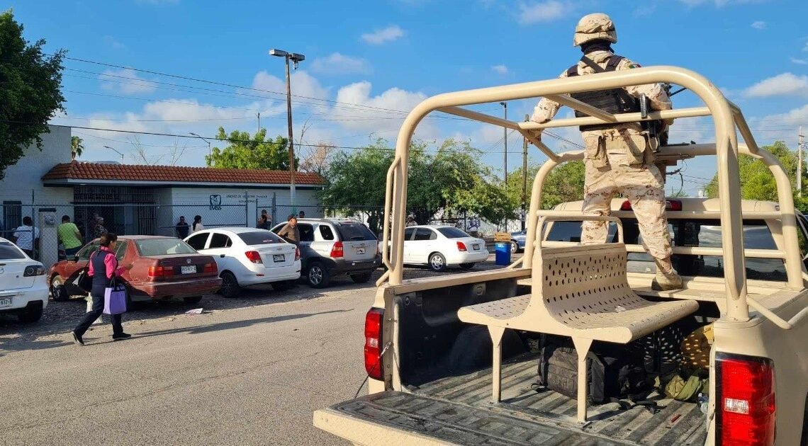 Balean a guardia de seguridad de clínica del IMSS frente a derechohabientes Balean a guardia de seguridad de clínica del IMSS frente a derechohabientes