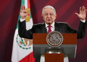 AMLO califica los nuevos libros de texto: “Con errores, pero no como antes”