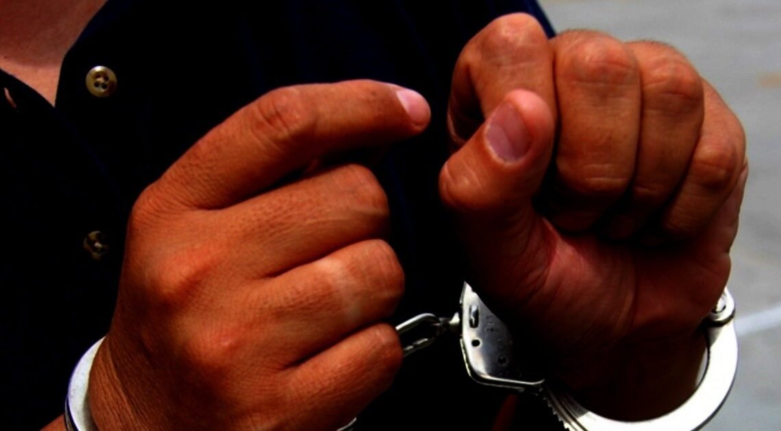 Amenaza con matar a su ex si no lo deja vivir con ella en Hermosillo; lo arrestan Amenaza con matar a su ex si no lo deja vivir con ella en Hermosillo; lo arrestan