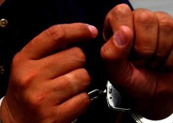 Amenaza con matar a su ex si no lo deja vivir con ella en Hermosillo; lo arrestan