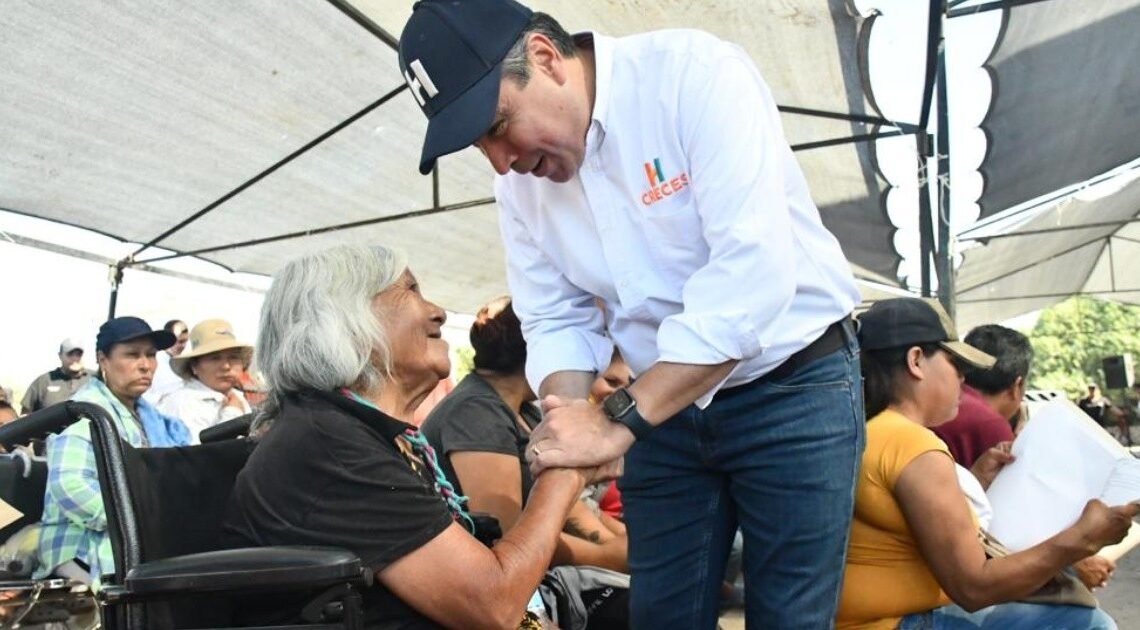 Alcalde de Hermosillo entrega títulos de propiedad en Miguel Alemán