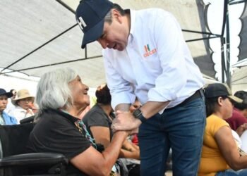 Alcalde de Hermosillo entrega títulos de propiedad en Miguel Alemán
