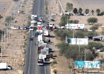 Vecinos del ejido Carrillo Marcor bloquearon la carretera a Bahía de Kino