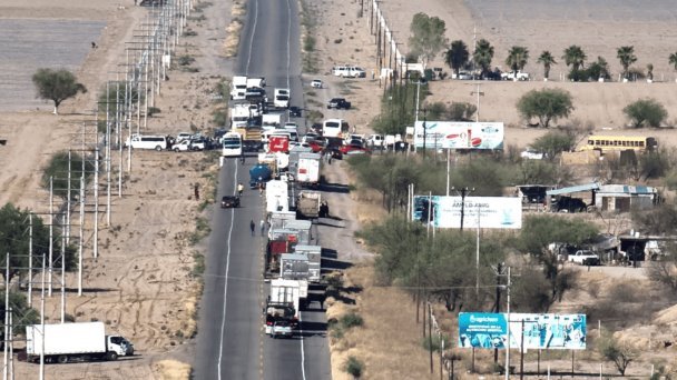 Vecinos del ejido Carrillo Marcor bloquearon la carretera a Bahía de Kino Vecinos del ejido Carrillo Marcor bloquearon la carretera a Bahía de Kino