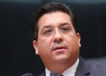 Asesinan a escolta de Cabeza de Vaca; el exgobernador pide justicia
