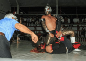 Gran noche de luchas deja nuevo campeón universal GDZ en la Cancha 4