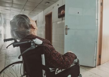 Factores sociales y ambientales han aumentado consultas médicas en adultos mayores: Secretaría de Salud del Estado