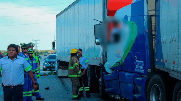 Choque entre dos tráilers deja un muerto en la carretera Hermosillo-Nogales Choque entre dos tráilers deja un muerto en la carretera Hermosillo-Nogales