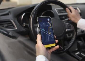 Jóvenes hermosillenses profieren transportes por aplicaciones digitales