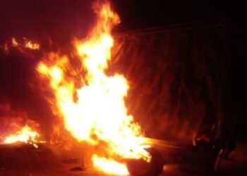 Incendio de tráiler afecta circulación en la autopista México-Querétaro