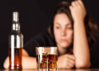 Advierten sobre causas emocionales de las adicciones en mujeres
