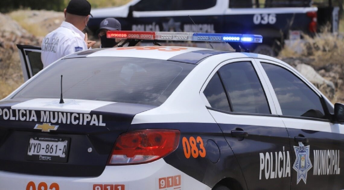 Hombre es detenido por golpear a un policía durante una riña en Hermosillo Hombre es detenido por golpear a un policía durante una riña en Hermosillo